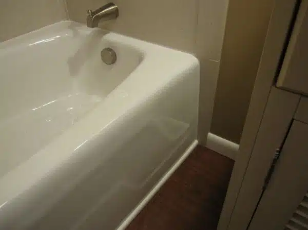 Bathtub trim detail