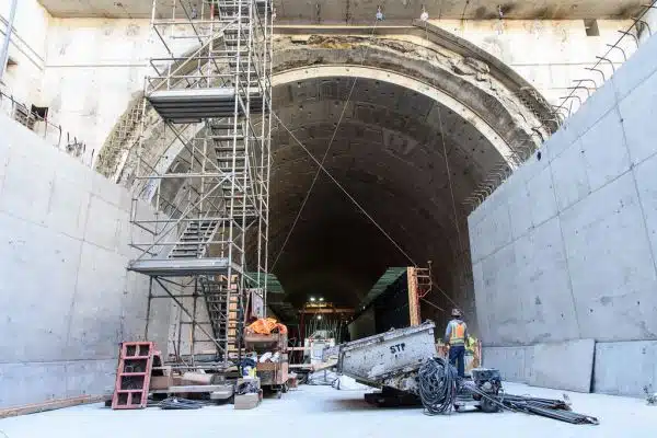 Building the double-deck roadway inside Bertha’s disassembly pit
