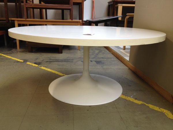 Eero Saarinen type table