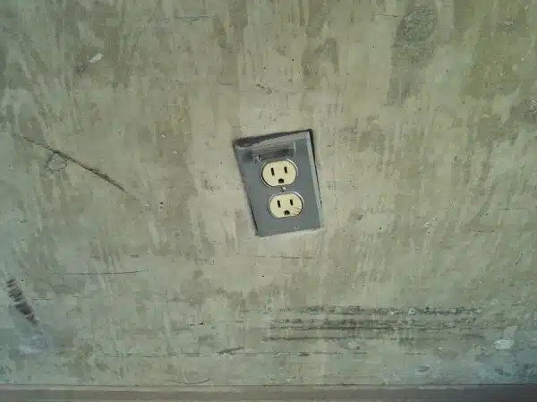 Crooked US power outlets