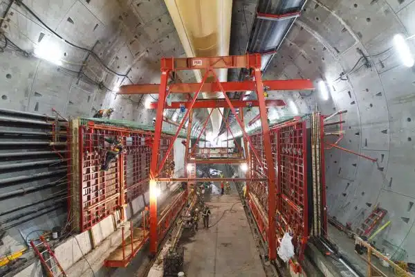 Movable molds for SR 99 tunnel walls